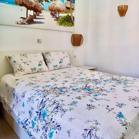 Laura Near Europa Center And Amadores Beach, Free Wifi Apartment *