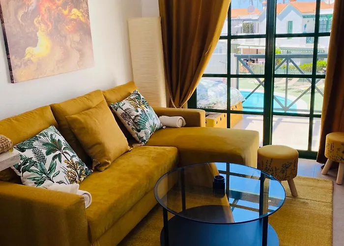 Apartment Laura Near Europa Center And Amadores Beach, Free Wifi