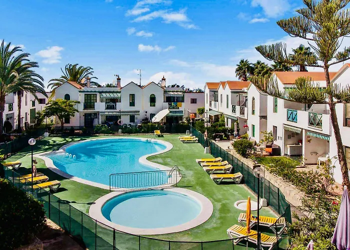 Laura Near Europa Center And Amadores Beach, Free Wifi *